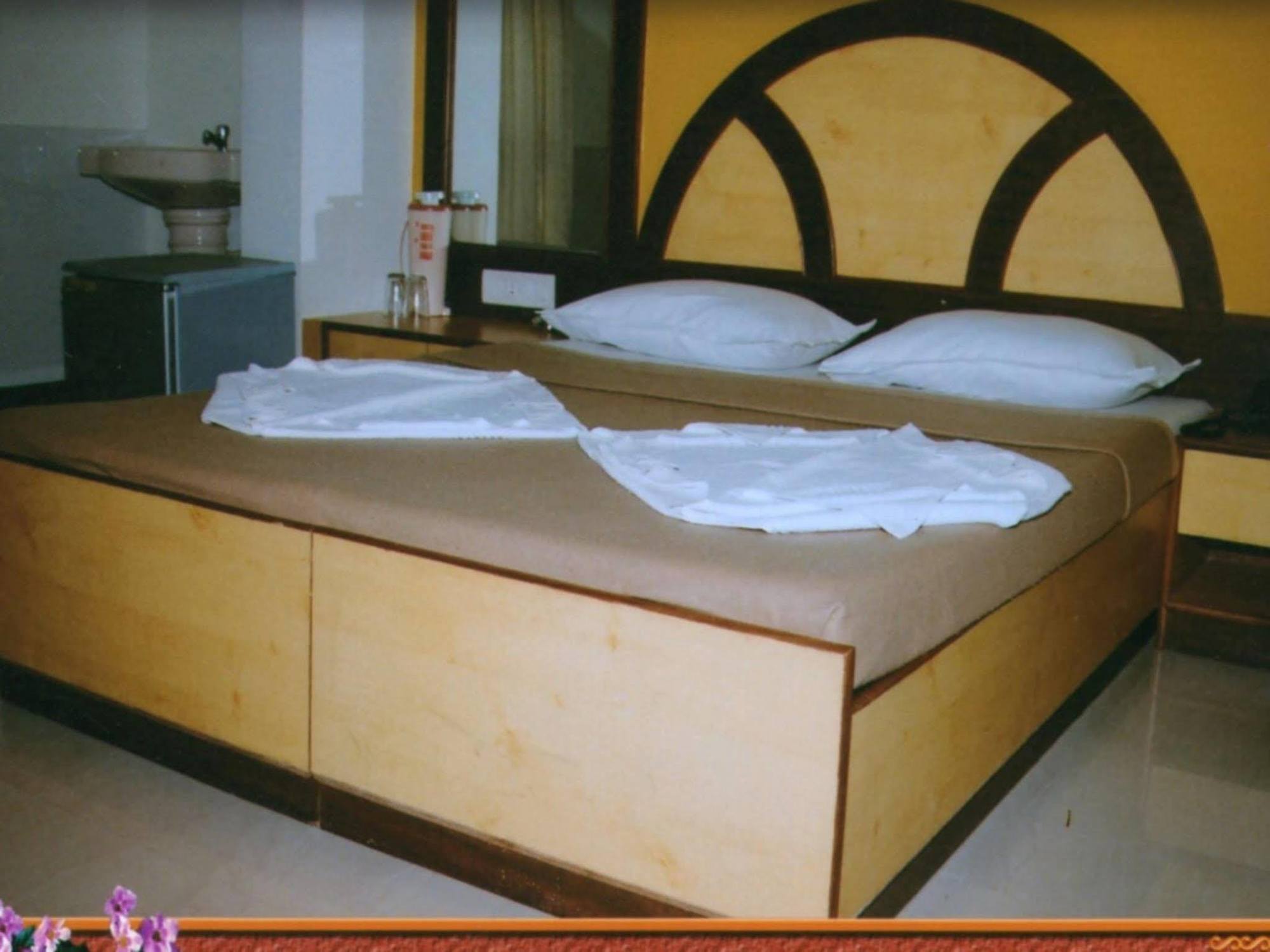 Oyo Hotel Ganga Sagar Near Sri Someshwara Swami Temple Bangalore Esterno foto